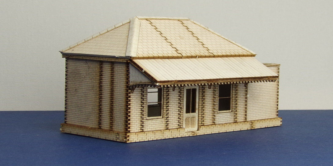 B 00-21 OO gauge GWR station shelter