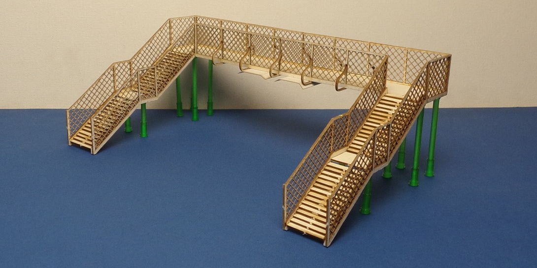 B 00-35 OO gauge LNER style footbridge