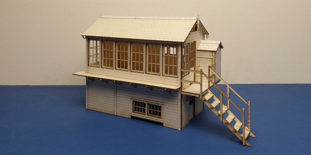 B 70-26R O gauge LNER signal box - right version