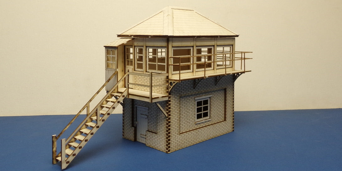 B 70-27L O gauge SR style signal box - left stairs