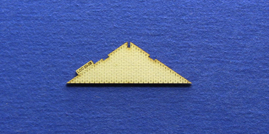 LCC 00-05 OO gauge standard size brick roof gable