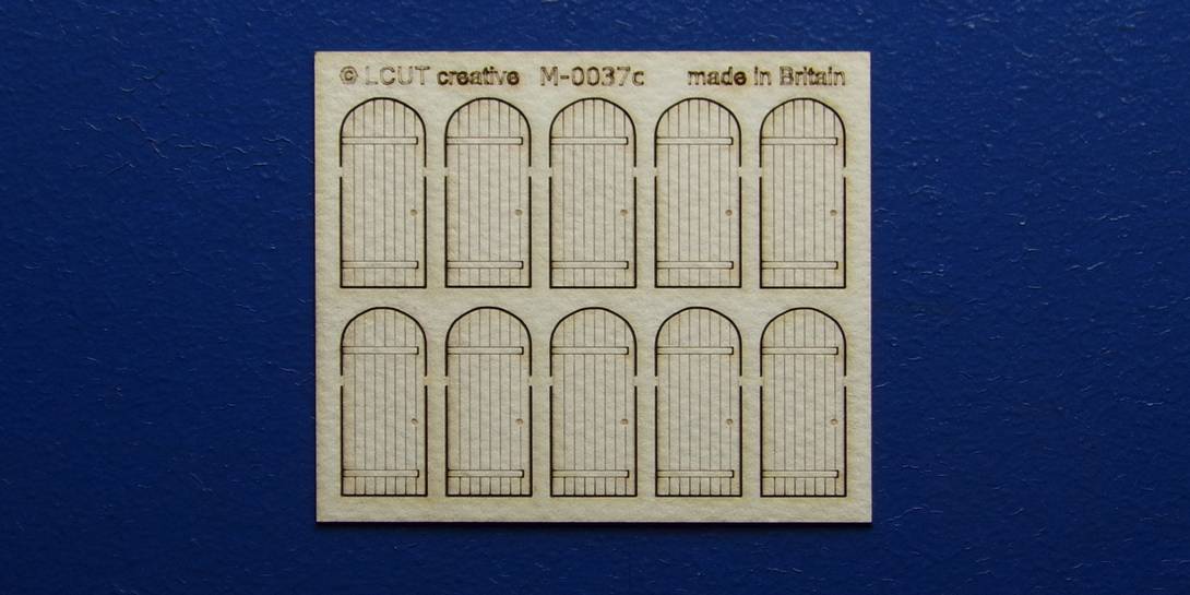 M 00-37c OO gauge kit of 10 single industrial doors with round top