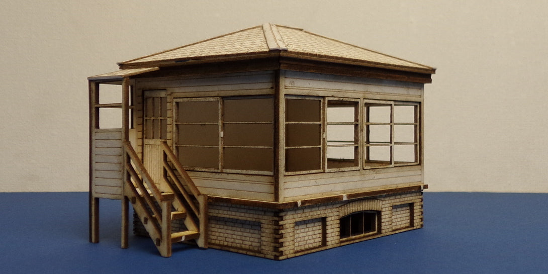 SR 55c LSWR/SR OO gauge platform mounted small signal box