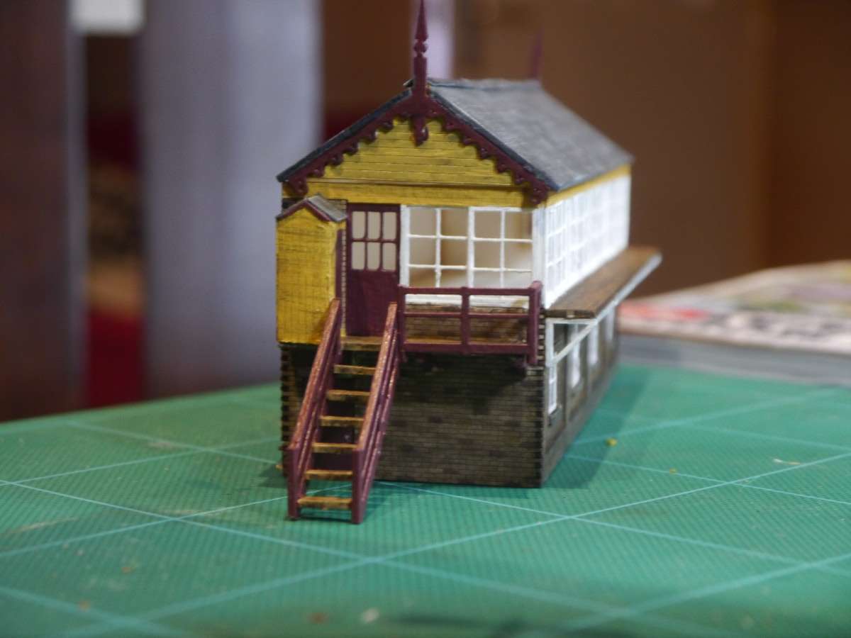 B 00-12 signal box assembled and painted by Raymond Williams and David Todd. The authors kindly took a record of the build progress which can be found on the rmweb forum under <a href="http://www.rmweb.co.uk/community/index.php?/topic/75589-1-dover-priory-kent-i-was-shopped-honest-guv/page-86#entry1508096"> this link</a>. Pictures taken by David Todd and the signal box build and painted by Raymond Williams.